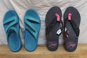 lot 167 image: Size 8 Crocs and size 8 flip flops