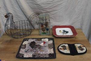 lot 169 image: Chicken Decor see pictures for details