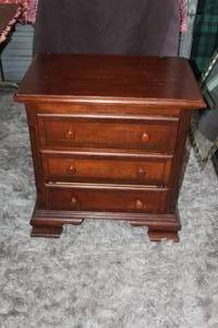 lot 195 image: wooden chest of drawers, nightstand