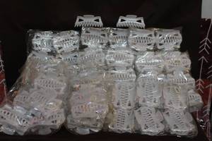 lot 197 image: Box full of plastic hair claw clips.