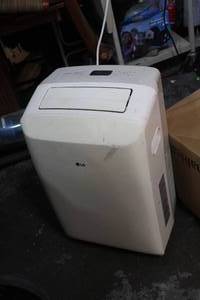 lot 211 image: Portable AC powered on