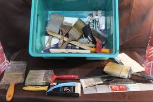 lot 244 image: Tote full paint brushes and accessories see pictures