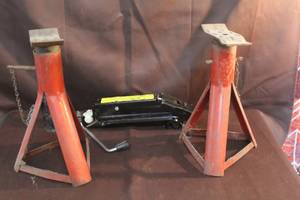 lot 247 image: pair of jack stands and a car jack