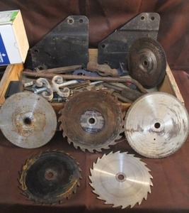 lot 249 image: saw blades and other miscellaneous hardware