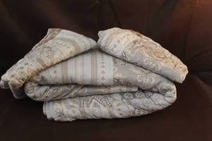 lot 274 image: King quilt and 2 pillow shams
