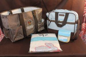 lot 277 image: Thirty-One utility tote bag and Essentials travel size cooler bagdiaper bag in light blue and brown. And baby quilt