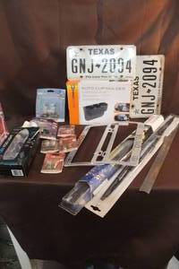 lot 292 image: car accessories, including a cup holder and fog lights. And much more see pictures