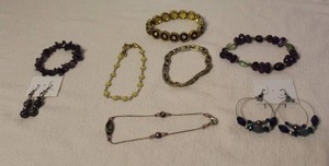 lot 328 image: collection of patriotic-themed costume jewelry