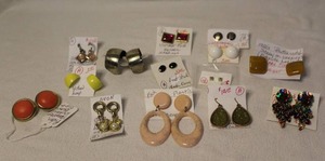lot 331 image: Earrings see pictures for details
