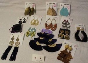 lot 334 image: Earrings see pictures for details