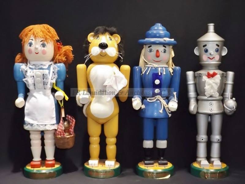 lot 18 image: Nutcracker collection