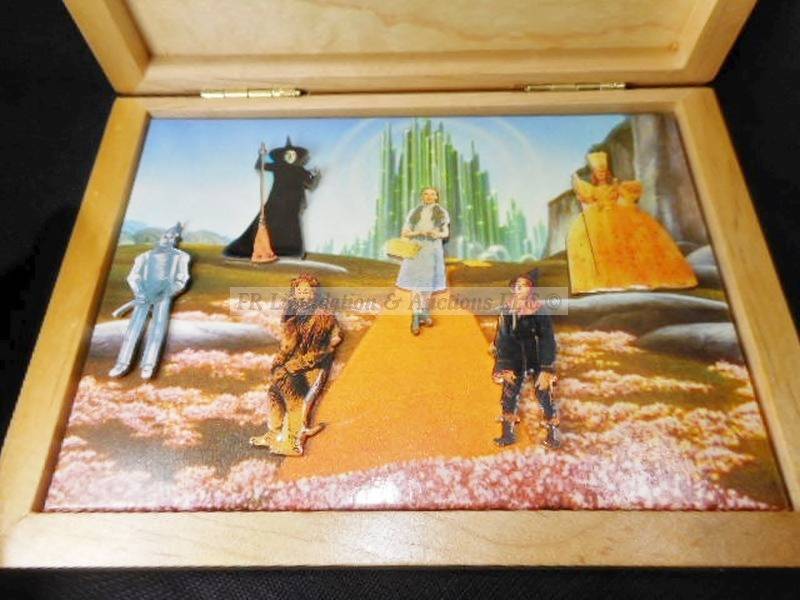 lot 407 image: Oz lapel pin collection