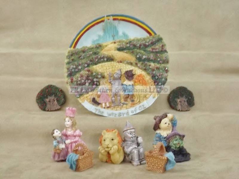 lot 30 image: Mini figurine set