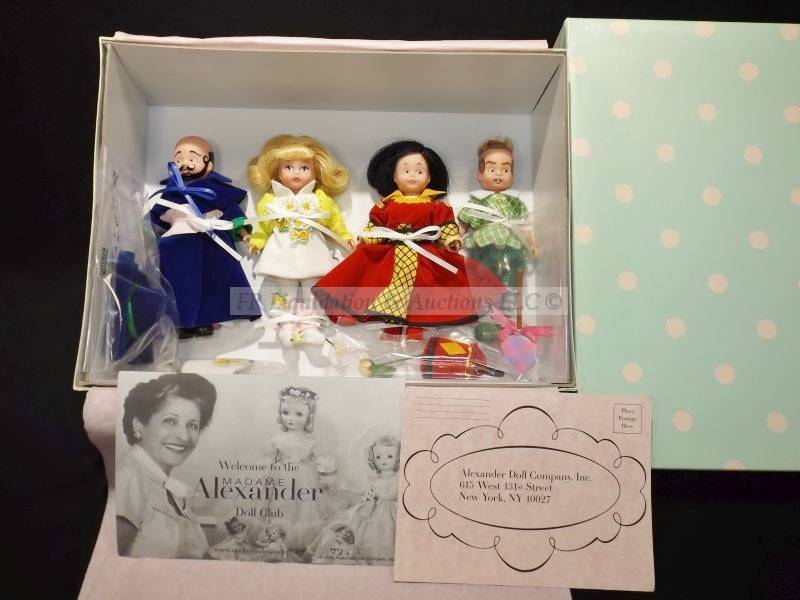 lot 41 image: Madame Alexander doll set