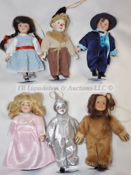 lot 86 image: Seymour Mann doll set