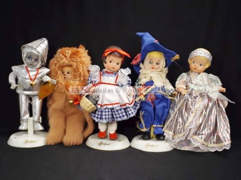 lot 92 image: Effanbee dolls