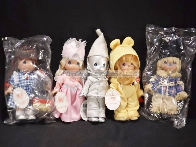 lot 114 image: Precious moments set