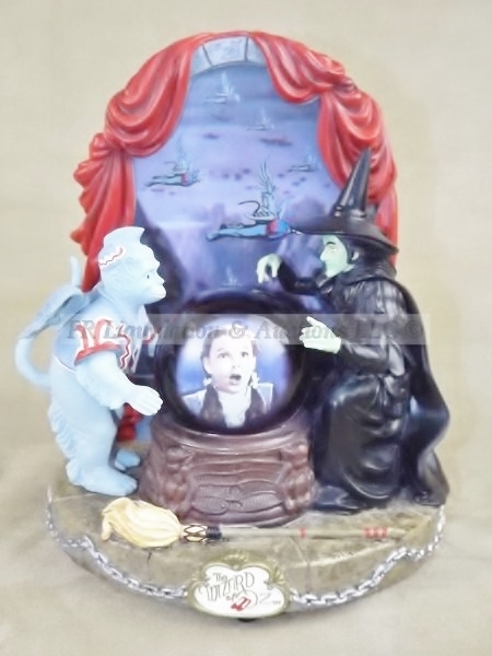 lot 163 image: Oz Music box