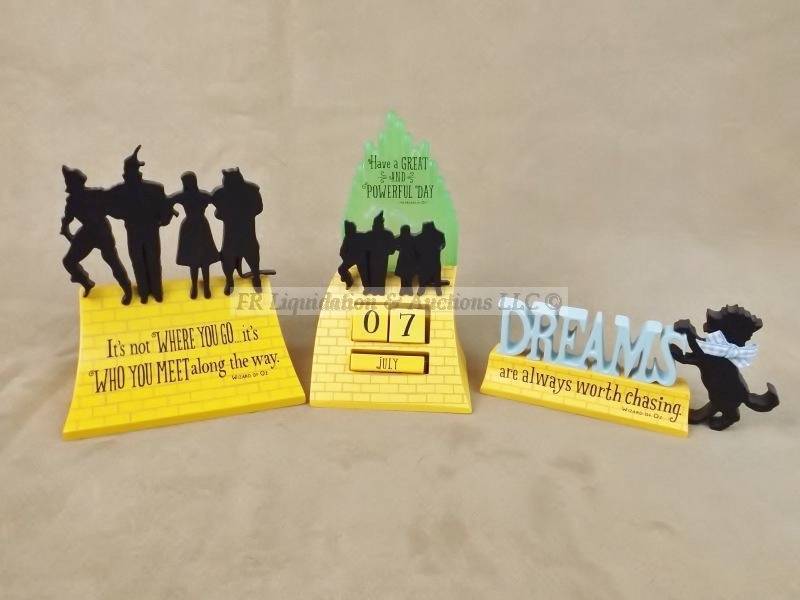 lot 175 image: Hallmark Oz desktop set