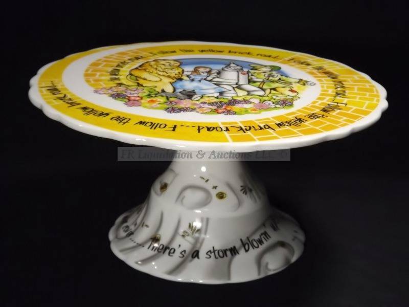 lot 266 image: Oz cake pedestal