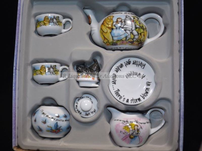 lot 268 image: Oz miniature tea set