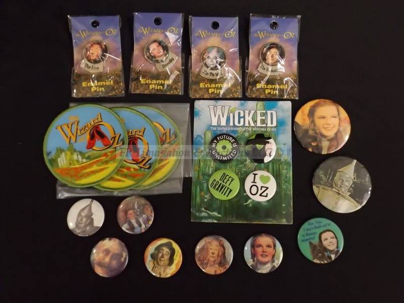 lot 314 image: Oz pins and buttons