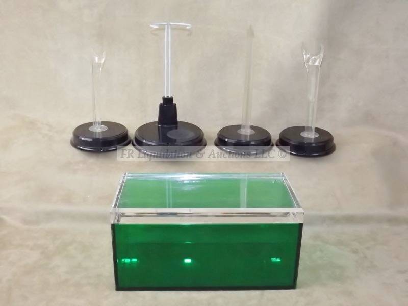 lot 364 image: Displays