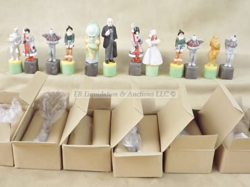 lot 374 image: Leeber limited Oz salt & pepper shakers