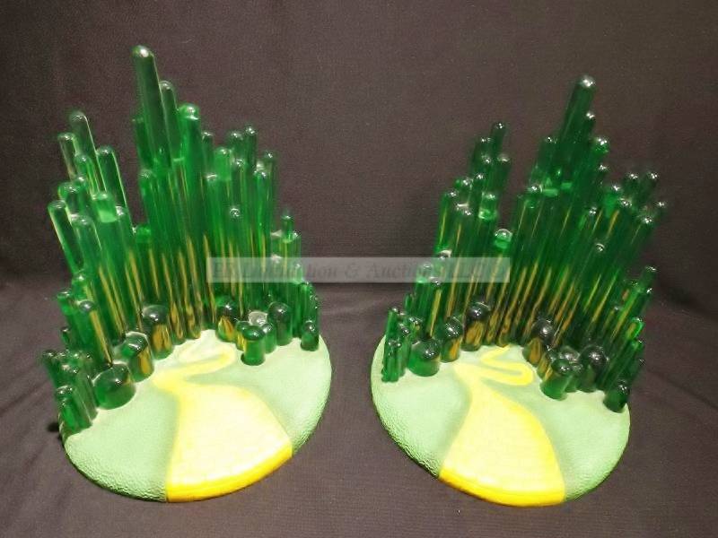 lot 386 image: Emerald city displays
