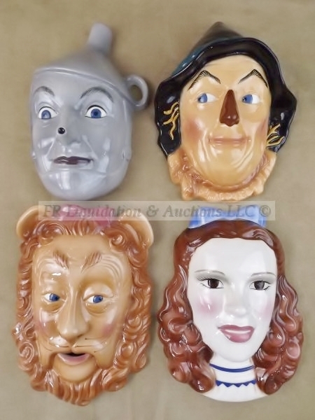 lot 397 image: Clay art company Oz wall dcor