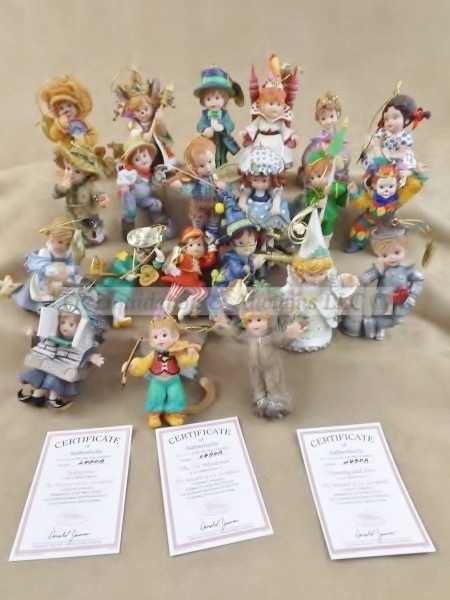 lot 400 image: Oz Heirloom ornaments