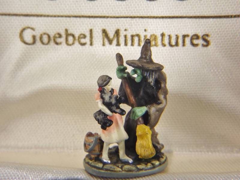lot 215 image: Goebel Olszewski Oz miniatures
