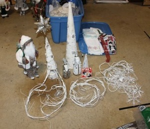 lot 85 image: Snowy Santa, tree dcor and lights