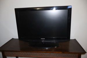 lot 119 image: Samsung TV model LNT325HAXXAA