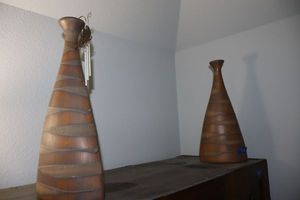 lot 122 image: Triangle shape vases art dcor