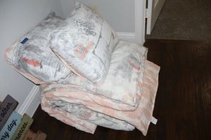 lot 150 image: Under the Canopy comforter and pillows