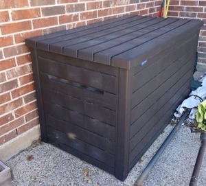 lot 165 image: Outdoor Keter storage box