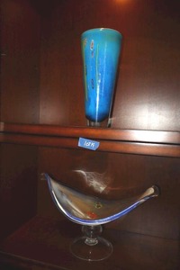 lot 19 image: Pier 1 blue glass vase and blown glass art dcor