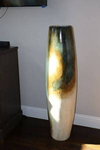 lot 35 image: Tall decorative vase 45 tall, as shown has cracks from falling over.