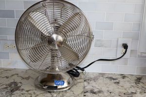 lot 57 image: Hunter Retro table fan