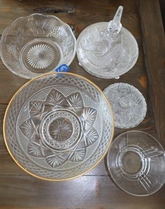 lot 93 image: Home dcor Vintage diamond cut gold trim bowl, crystal and glass bowls