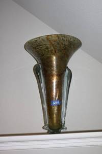 lot 109 image: Decorative glass vase 20