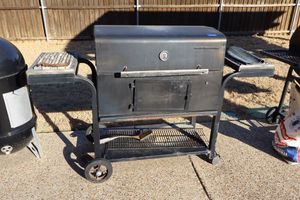 lot 169 image: Outdoor Char Broil Grill