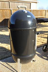 lot 10 image: Weber Smokey Mountain Cooker