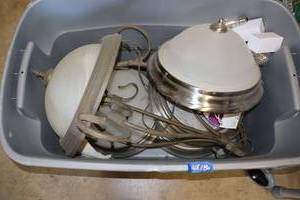 lot 186 image: Light fixtures - 1 tote