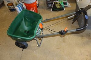 lot 193 image: Scotts broadcast spreader