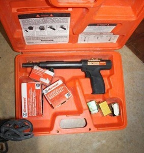 lot 233 image: Ramset RS22 trigger activated concrete nail gun