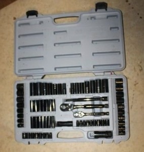 lot 253 image: Husky sockets and ratchets set
