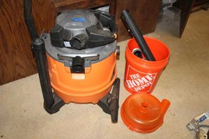 lot 260 image: Ridgid shop vac with accessories