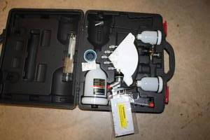lot 257 image: Husky HVLP and Standard Gravity Feed Spray Gun Kit